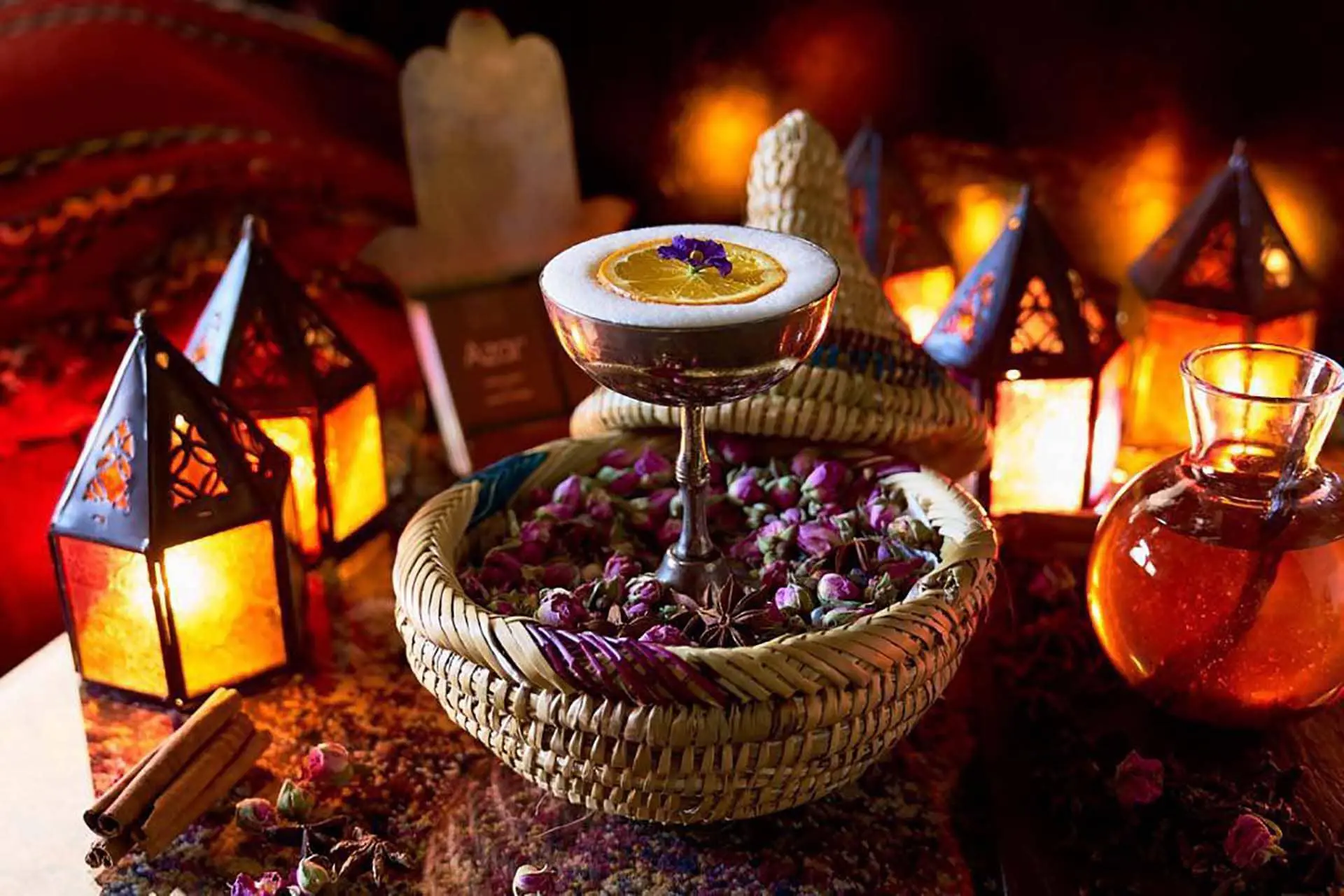 Cocktail con lanterne marocchine